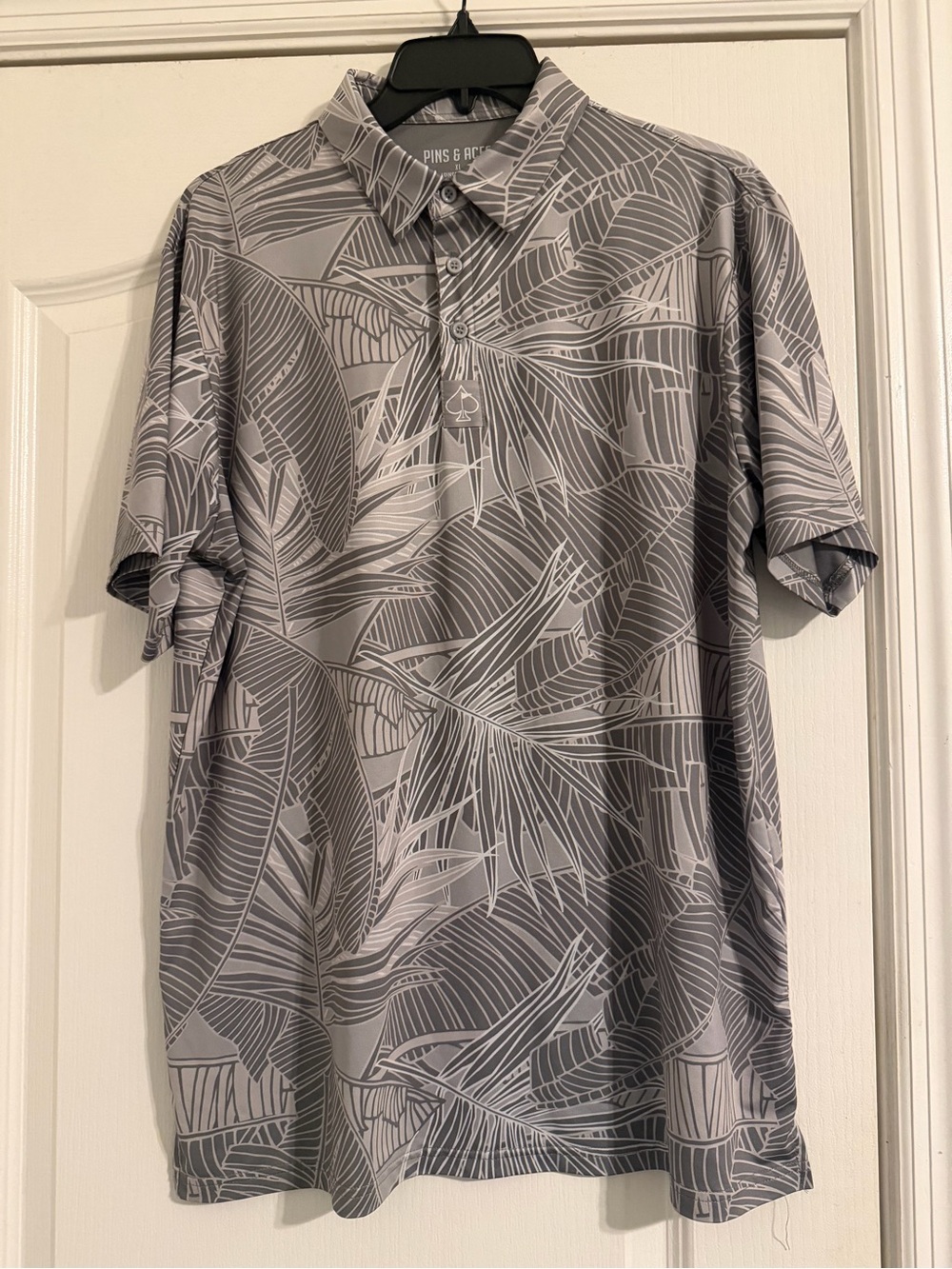 Pins & Aces Men's Grey Leaf Golf polo